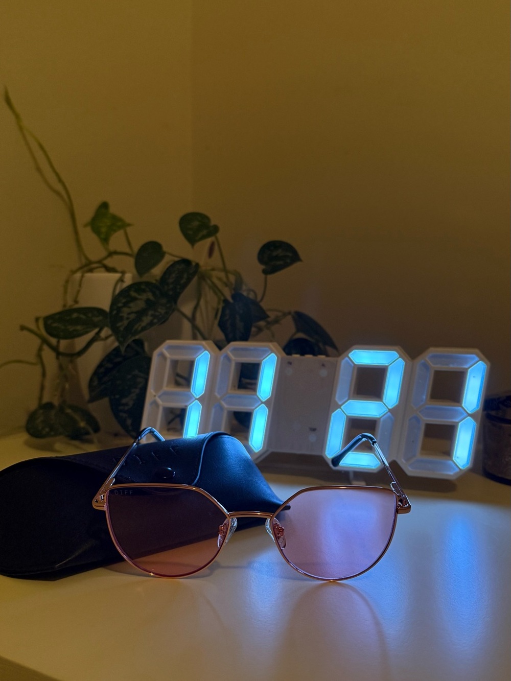 Diff Eyewear Women's Rose Gold Frame Sunglasses with Pink Gradient Lenses